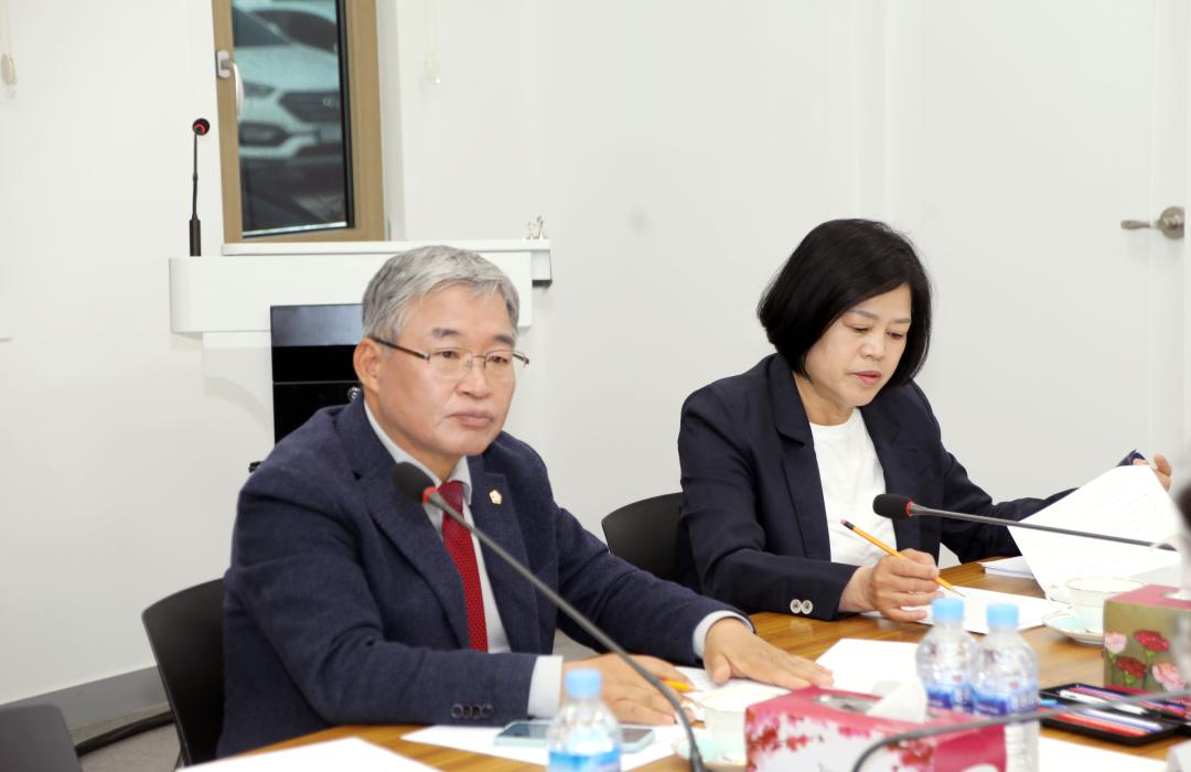 '집행부와의 의원간담회' 게시글의 사진(5) '2026-04-06 집행부와의 의원간담회(1층 회의실) (5).jpg'
