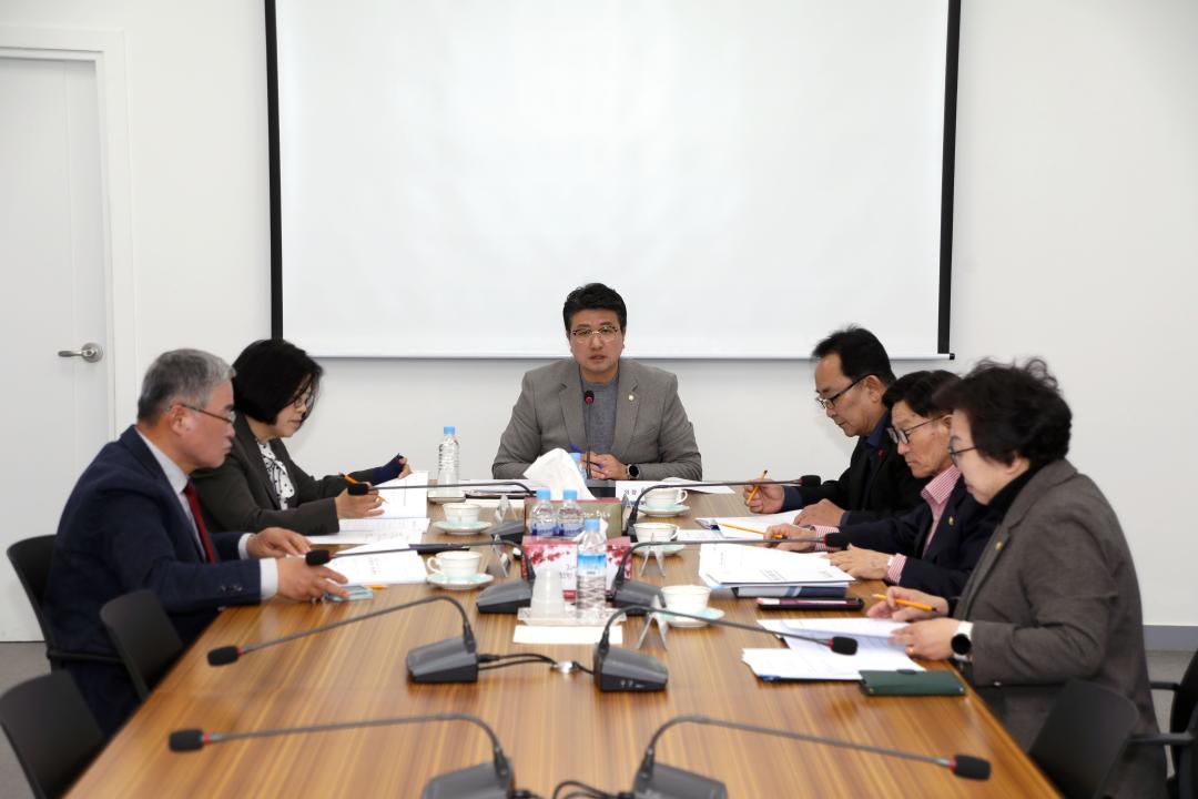 '집행부와의 의원간담회' 게시글의 사진(3) '2026-03-23 집행부와의 의원간담회( 1층 회의실) (3).jpg'