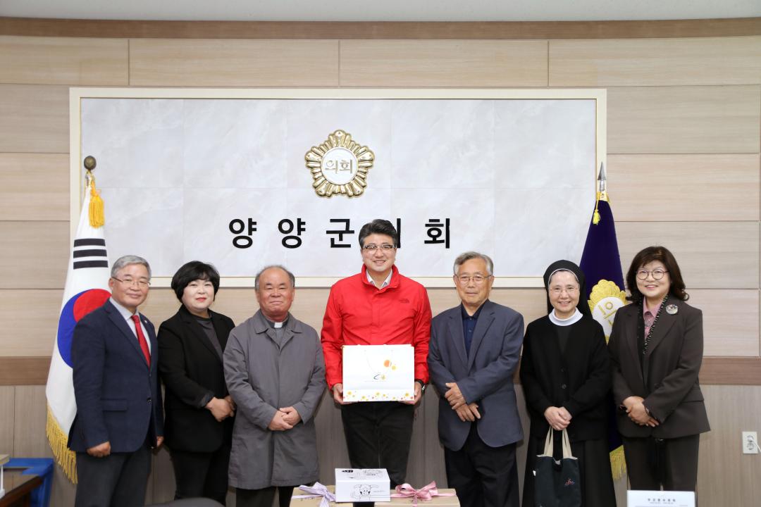 '천주교 양양성당 의회방문' 게시글의 사진(1) '2026-04-03 천주교 양양성당 방문(의장실) (1).jpg'