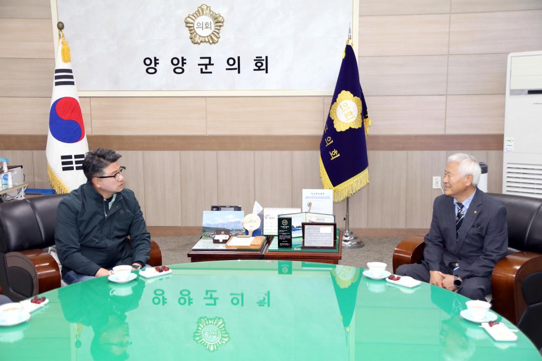 '강원특별자치도 재향군인회장 방문' 게시글의 사진(2) '2026-05-11 강원특별자치도 재향군인회장 방문(의장실) (2).jpg'