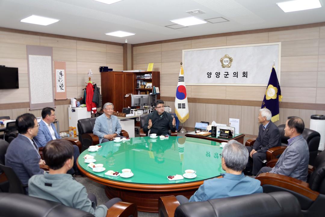 '강원특별자치도 재향군인회장 방문' 게시글의 사진(1) '2026-05-11 강원특별자치도 재향군인회장 방문(의장실) (1).jpg'