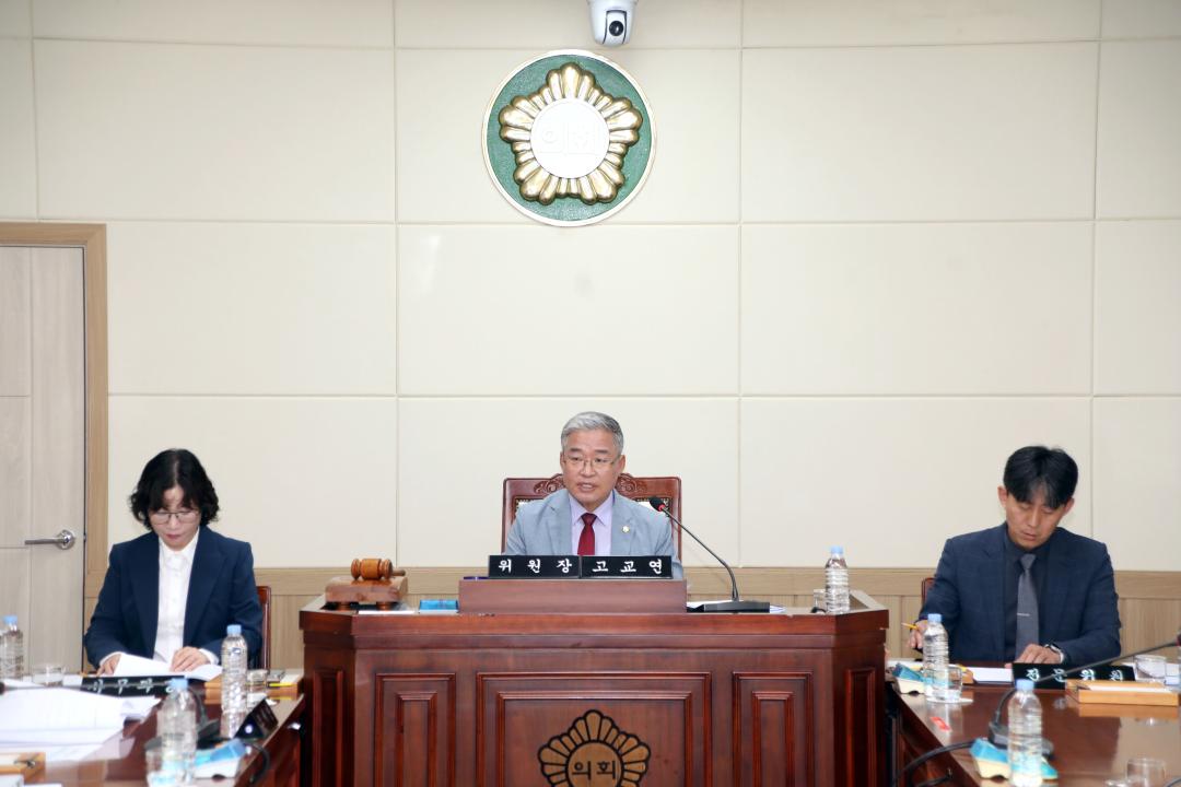 '제297회 임시회 제1차 조례심사특별위원회' 게시글의 사진(2) '2026-04-14 제297회 임시회 제1차 조례심사특별위원회(소회의실) (2).jpg'
