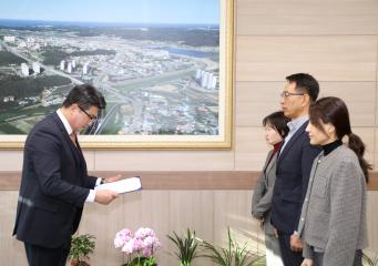 인사발령장 수여식