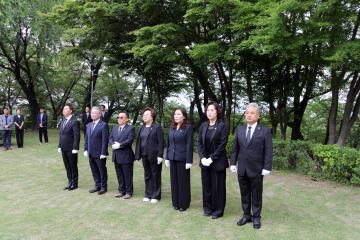 충혼탑 참배