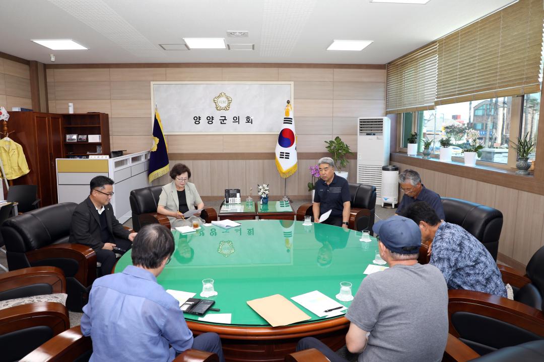 '양양군의회, 해수욕장·침수지역 현장점검부터 의장실 방문민원까지, 7월 한 달 소통 행보' 게시글의 사진(3) '2026-07-30 양양향교유도회 의회방문(의장실) (1).jpg'